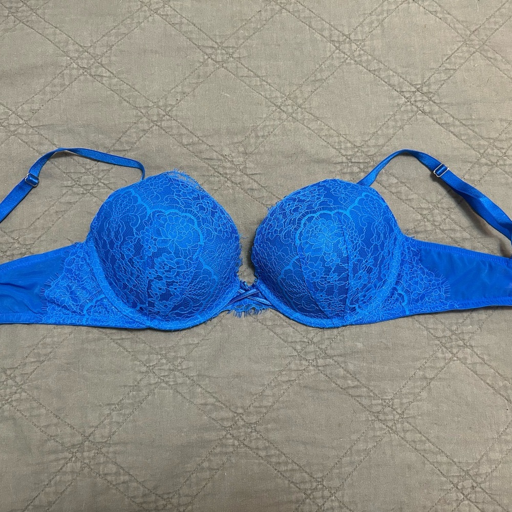 Victoria’s Secret Eyelash Lace Bra 36C